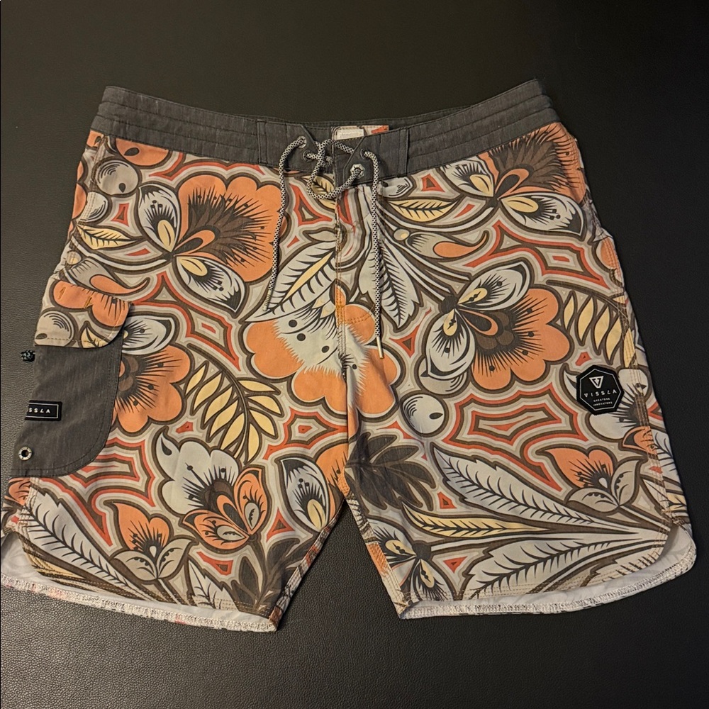 VISSLA Men's Board Shorts - Gray Orange Pattern Size 33
